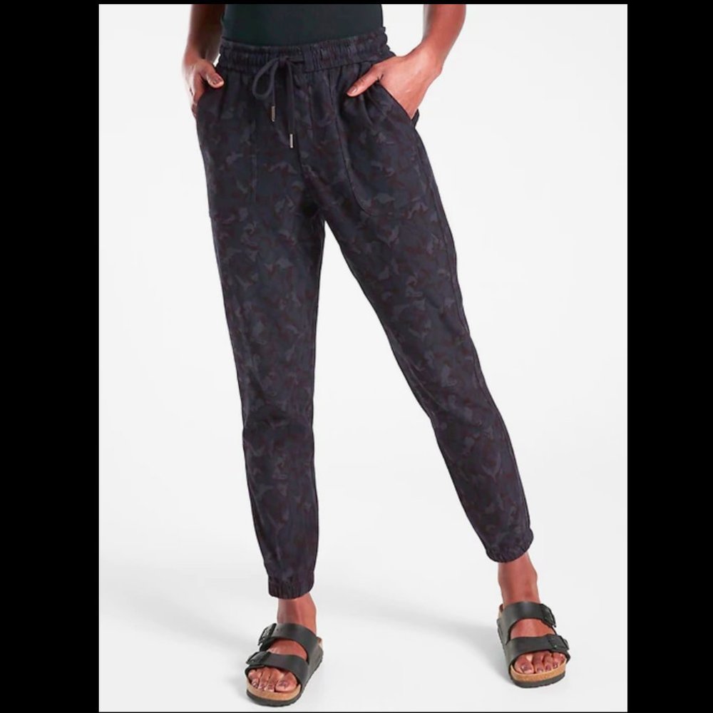 ATHLETA STRATUM CAMO NAVY ELASTIC WAIST FARALLON JOGGER PANTS